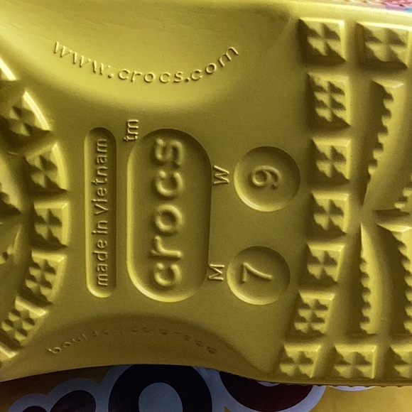 Crocs Limited Edition M and M’s Crocs - Size 9 - Picture 7 of 7